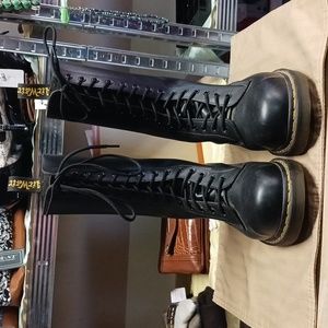 Black Dr. Martens 1940 5400 Eyelet Men's Or Womens Virginia Leather Boots.